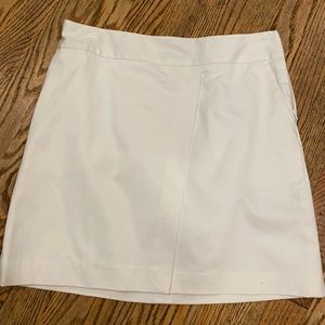 White skirt with front slit from the limited